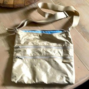 Tan medium sized Baggallini